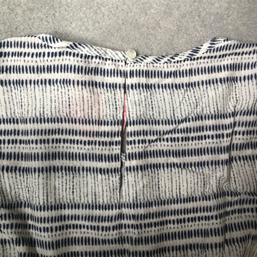 NEW patterned top, M - Picture 5 of 6